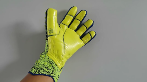 Soccer Goalie Gloves Goalkeeper Gloves with Fingersave Wrist Protection Strong Grip Goalkeeper Gloves for Youth Adult