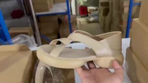 [Free Shipping] Comfortable beach sandals for women 2026 summer new model soft-soled versatile casual lightweight sporty Roman sandals for mothers