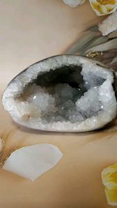 KRISTAL SG: White Crystal Money Wallet/ 白水晶带花钱袋子