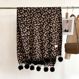 CHUN053634 Thiết kế hai Khăn len giả cashmere Chất liệu mềm mại ấm áp Kích thước lớn Khăn choàng Mềm mại Viền tua rua Pom Pom Khăn choàng họa tiết da báo Dành cho phụ nữ