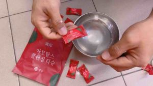 1 bag 20pcs Compressed Towel Disposable Candy Cotton Cleansing Tower Small Square Towel Portable Hotel