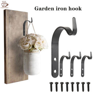 2ชิ้นเหล็กสวนผนังตะกร้าผู้ถือแขวนกระถางดอกไม้แขวนผู้ถือ/สกรูสีดําไฟฉายที่วางแสงรูปร่าง J ตะขอชั้นวางอุปกรณ์