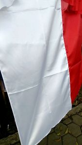 Bendera merah putih ukuran 180x120 cm kain satin polyester jahitan rapih tidak luntur dan tahan lama