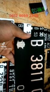 Plat Nomor Sepeda Motor: Keunggulan Baut Tanam Super Tebal