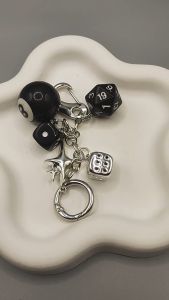 Keyring in the shape of a star Punk Style Black 8-Ball Dice Keychain Backpack Charm Star-Shaped Key Accessory Waist Accessory Cool Style Jewelry Holiday Gift