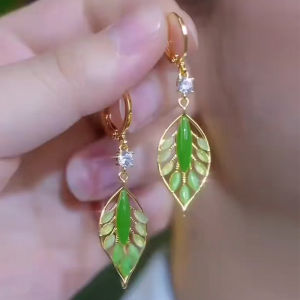 High-end Green Cats Eye Zircon Leaf Earrings 2025 New Super Fairy Light Luxury Short Earrings