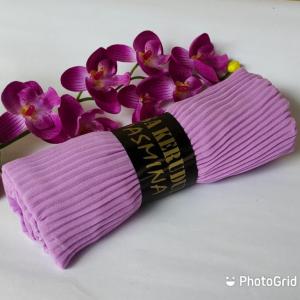 Pashmina Plisket Polos: Tips dan Trik untuk Hijabers