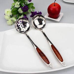 Set 2 Muôi Chao Múc Canh Inox Đẹp Cán Vân Gỗ Sâu Size Tiện Lợi Khi Dùng Gia Đình Inox Dày Dặn Sáng Bóng Loại 1
