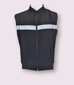 เสื้อกั๊กสีดำ มีแถบสะท้อนแสงหน้าหลัง มี 2 แบบ ติดตีนตุ๊กแกและไม่ติดตีนตุ๊กแก