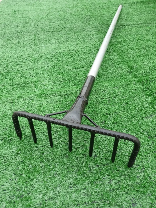 คราดด้ามเหล็ก 7 ฟัน พร้อมด้ามจับหุ้มยาง