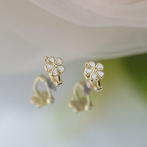 Bestella💗COD S925 jarum perak anting-anting daisy vintage Jepang anting-anting sederhana desain ceruk rasa jaring merah gaya anting-anting