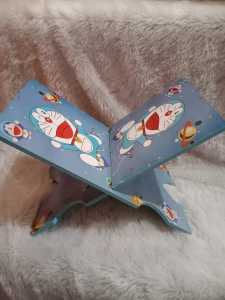 REKAL REKAR REHAL AL QURAN KARAKTER ANAK DUDUKAN MEJA BACA AL QURAN