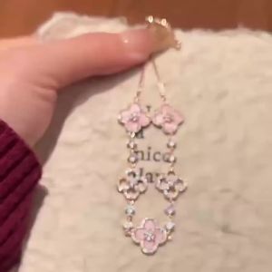 Influencer-approved pink four-leaf clover adjustable bracelet with light luxury diamond design niche wristband with a high-end feel 2026