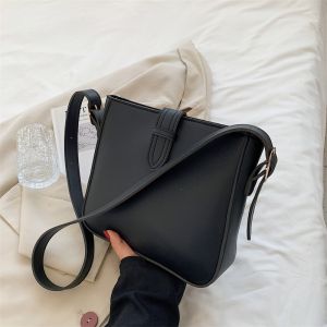 IELGY Fashionable Large-Capacity One-Shoulder Messenger Casual All-Match Commu