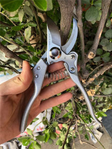 คีมอเนกประสงค์ 9 นิ้ว ทำจากเหล็ก CRV แข็งแรงทนทาน ครบทุกฟังก์ชั่น คีมตัดสายไฟ คีมย้ำหางปลา คีมปอกสายไฟ คีมอเนกประสงค์ 8.5 นิ้ว ดีไซน์ญี่ปุ่น สำหรับช่าง ครบทุกฟังก์ชั่น คีมตัดสายไฟ คีมย้ำหางปลา คีมปอกสายไฟ ทำจากเหล็ก CR-V กันน้ำ กันสนิม 60 คะแนน