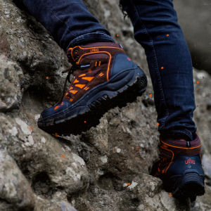 Sepatu safety pria model terbaru proyekan laki ujung besi Sepatu safeti proyek lapangan Sepatu Lavio e95 Sepatu sapeti proyek kulit Sepatu safety proyek lapangan