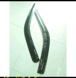 Vè che mưa gắn cho xe hyundai Solati 16 chỗ được làm bằng nhựa đen dẻo đẹp chất lượngcó sẵn keo dán(giá 1 cặp)_tt90