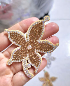 Hình đính đá may lên áo trang trí