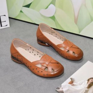 G7 Slip-On Mom Sandals for Women 2025 New Spring and Summer Flat Middle-Aged and Elderly Womens Shoes Hollow Leather Shoes Low Heel Board Shoes 7/7