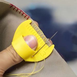 W01 2PCS DIY Hand Sewing Assistant Tool for Home Use Edge Locking Stitch Fabric Top Presser Foot