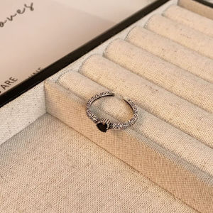 Nicedays🍒Cincin Jantung Silang Zirkon Hitam Wanita Ceruk Cincin Pembukaan Retro Cincin Jari Telunjuk yang Dipersonalisasi