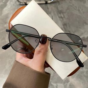 Kacamata Anti Radiasi Photocromic Fashion Untuk Wanita Kacamata Lensa Dapat Diganti