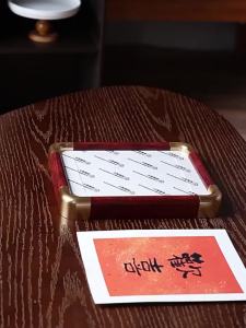 ภาพถ่ายครอบครัวพร้อมกรอบ ให้ความรู้สึกหรูหรา แขวนผนัง ภาพถ่ายที่มีกรอบ การพัฒนาภาพถ่ายให้เป็นกรอบรูป