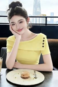 Fashion design sense one-word shoulder short-sleeved T-shirt womens new versatile and thin one-word shoulder temperament T-shirt