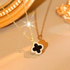 Kalung Wanita Titanium Kalung Wanita Liontin Clover Hitam Kalung Wanita Korea Anti Karat