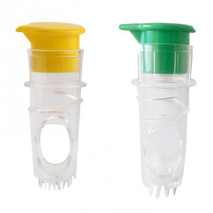 Kebidumei Portable Lemon Squeezer Plastic Resuable Lightweight Juices Reamer Washable Manual Juices Reamer Built in Filter for Home Travel