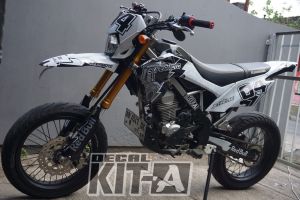 Stiker decal motor klx 150 bf terbaru Stiker decal motor klx 150 bf terbaru MOTIF SUPERMOTO HITAM ABU ABU sticker striping dekal klx150 bf D-A3-558