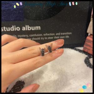 【Jumpping】 ต่างหูรูปแมลงวันแนวนามธรรมที่สร้างสรรค์ใหม่สำหรับผู้หญิงต่างหูรูปแมลงวันจำลองแบบตลกสำหรับงานปาร์ตี้ของขวัญสำหรับเพื่อน