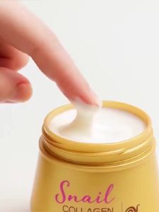 Snail Collagen Face Cream Snail Hydrating Anti-Wrinkle and Rejuvenating Cream Snail Collagen Cream Collagen Snail Rejuvenation Face Cream for Women (1PC)