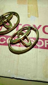 emblem Toyota land cruiser gold