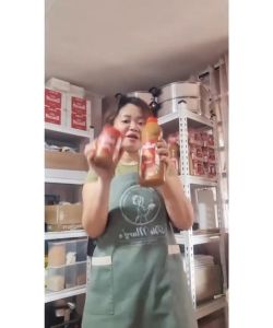 Lotus Biscoff Topping Sauce 1kg – Caramelized Biscuit Sauce for Desserts Drinks & Baking