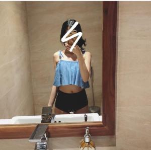 Bikini thắt nơ cổ bèo nhún quyến rũ