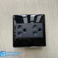 Ổ Cắm Mặt kính cường lực vuông viền vàng + hạt pana. 