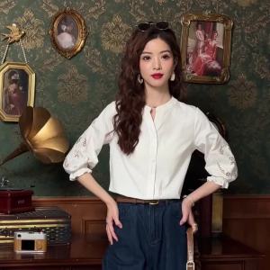 เสื้อเบลาส์คอวีแฟชั่นสำหรับผู้หญิงเสื้อเบลาส์ผ้าฝ้ายแขนสั้นลายดอกไม้แขนบานแนววินเทจเสื้อเบลาส์หรูหราสำหรับฤดูร้อนของ AMMIN2024