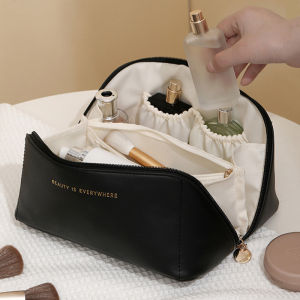 LKShoes มาแรงมากแม่ กระเป๋าเครื่องสำอาง ใบใหญ่น่าลอง มีให้เลือกหลายสีงานหนัง PU อย่างดี สายพกสายแบก ต้องมีแล้วนะ