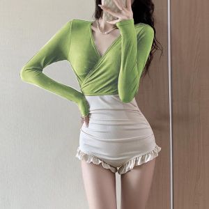 ชุดว่ายน้ำวันพีชแขนยาว คอลึกตัววี สีทูโทน มีเสื้อคลุมผูกข้าง มีสองสีสีน้ำตาล และสีเขียว 2ชิ้น 2413