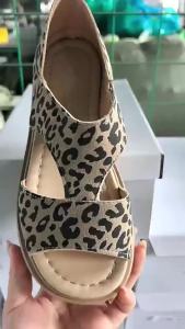 Retro Fashion Thick-Soled Closed-Toe Sandals For Women Summer Outdoor Wear 2026 New Model High-End Light Luxury Dual-Wear Beach Shoes