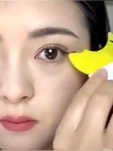 COD EyeMakeup Auxiliary Bezel Smudge proof Eyelash Eyeliner Helper Easy To Makeup Long handle Applicator