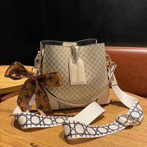 Tas Selempang Wanita Import Tas Bahu Wanita Terbaru 81888815 188881