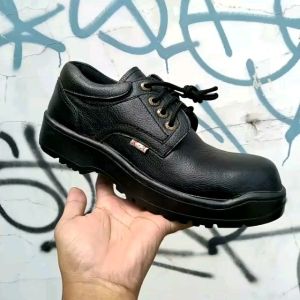 Sepatu Safety Shoes Ujung Besi & Septi Ujung Besi: Pilihan Terbaik Untuk Pekerjaan Berat