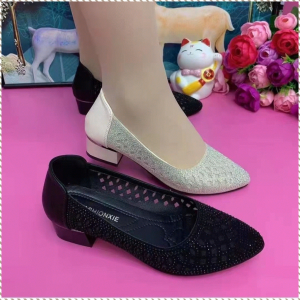 รองเท้าแตะ รองเท้าส้นแบนตาข่ายชี้นิ้วเท้ารองเท้าผู้หญิงรองเท้าผ้าใบแบนกลางส้นลื่นแบนรองเท้าเดียวแม่