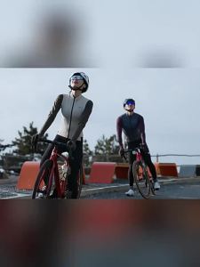 INBIKE men’s cycling jersey slim fit long sleeves fleece fabric for warmth designed for winter cycling. Full-zip design. Cycling jersey for cold weather.