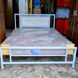 Ranjang Besi Set Dengan Kasur Springbed merk Eastern Superkoil KEMASAN BARU LEBIH TEBAL LEBIH EMPUK /trinityjayafurniture