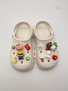 10 cái/bộ CROCS jibbitz quyến rũ Giày phụ kiện tự làm 3D búp bê Snoopy có thể tháo rời Bộ giày giày hoa khóa cho CROCS