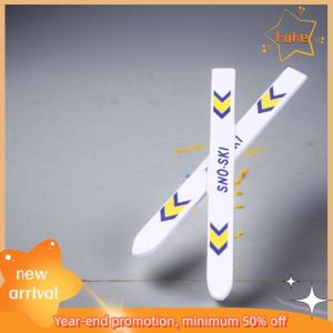 huhe 1ชุดบ้านตุ๊กตาไม้ขนาดเล็กบอร์ดสกีไม้ตกแต่งฉากคริสต์มาสบ้านตุ๊กตาอุปกรณ์คริสต์มาสของเล่นของขวัญสำหรับเด็ก