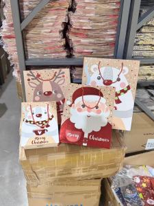 ถุงของขวัญ  หูหิ้วเชือกอย่างดี กระดาษหนา ลายน่ารัก เรียบหรู วันคริสต์มาส พร้อมส่ง